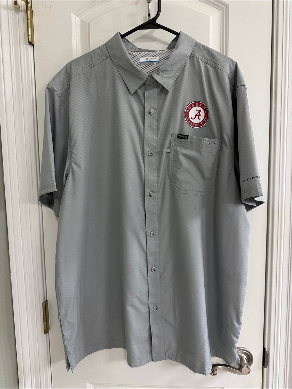 Columbia Men’s Light Gray Short-Sleeve Button-Down Shirt with Alabama Patch XL